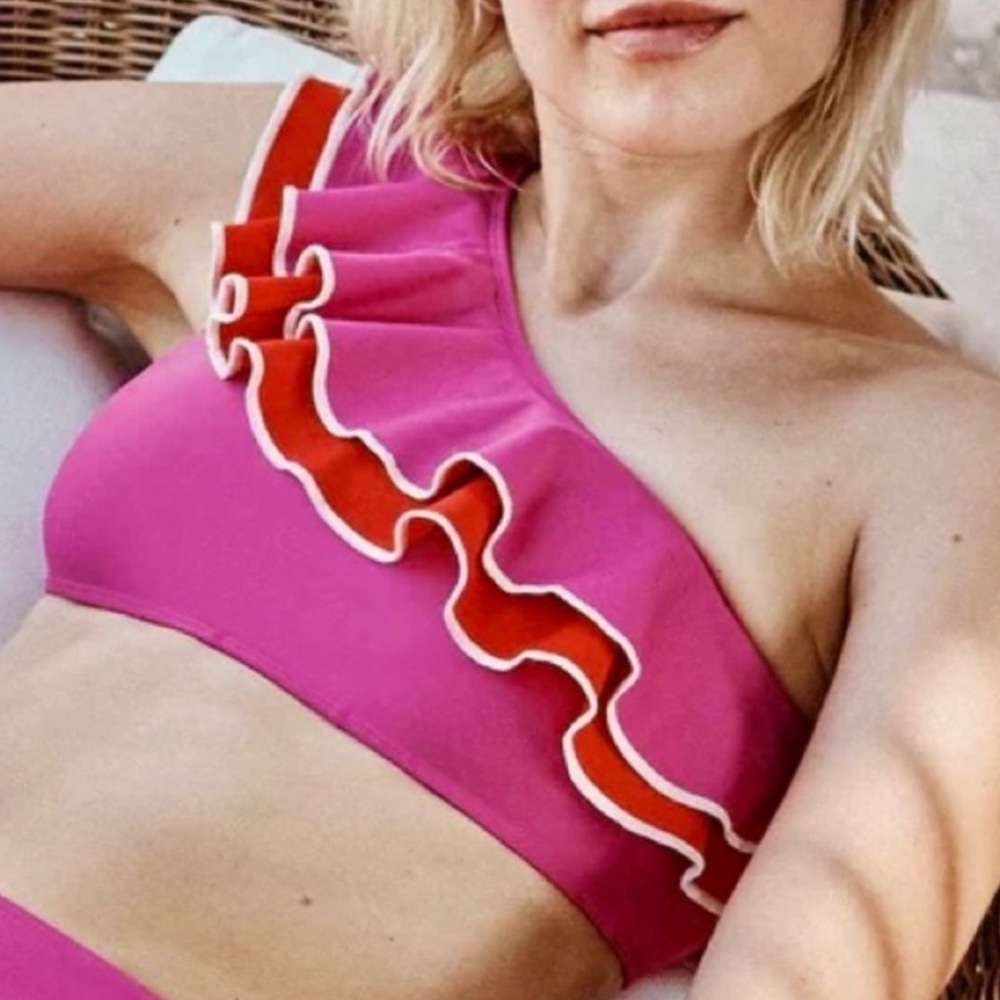 SUMMERSALT | Ruffled Sidestroke One-Shoulder
Bikini Top Lava Red Hibiscus Pink 4